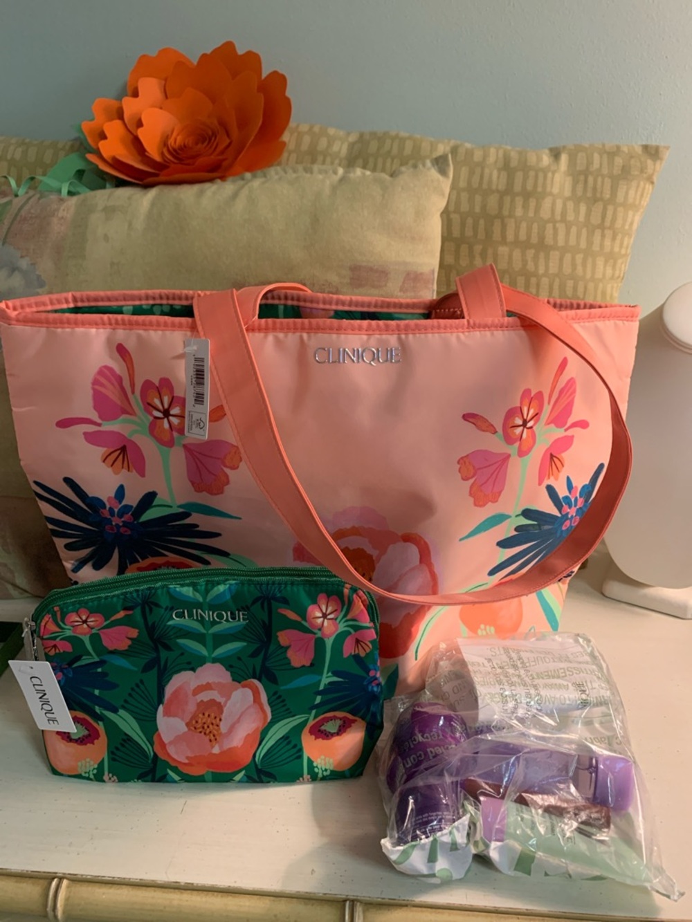 Clinique Coral Pink Floral Tote/Floral Pouch Clinique Spring 2026 bundle